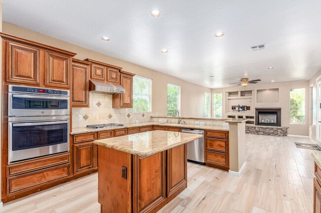 Building Photo - Stunning 5 Bedroom 3 Bath Two Story Home in Cave Creek! Gated Community & Private Pool