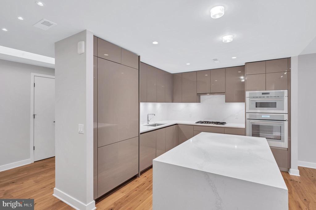 Primary Photo - 1781 N Pierce St