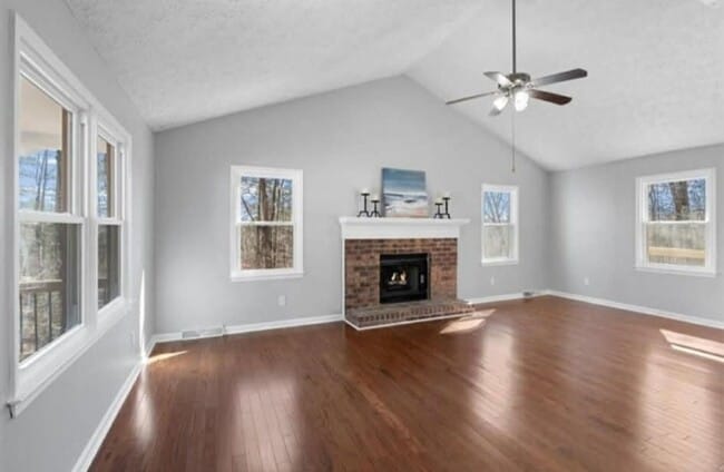 Building Photo - 11 Ridgeview Dr SE