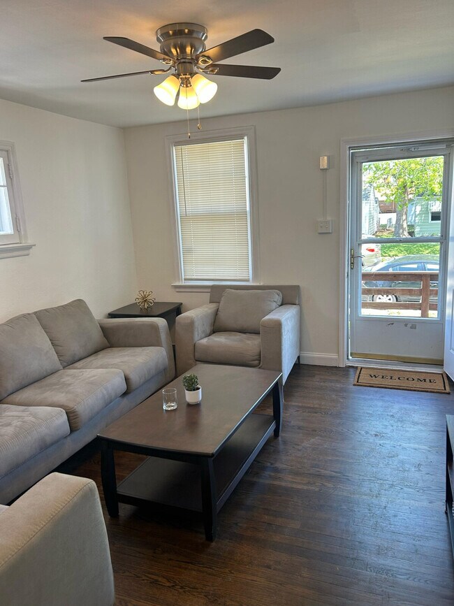 Building Photo - 6042 Fyler Ave