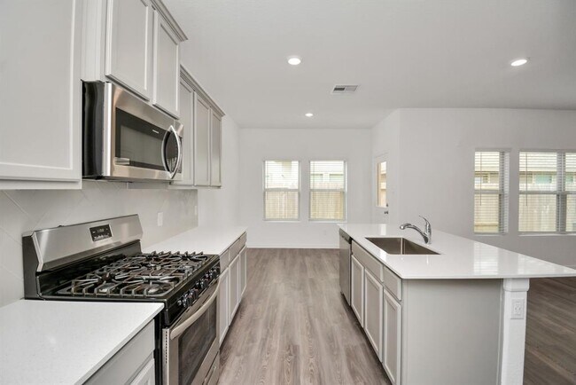 Foto del edificio - 15807 Kinlough Dr