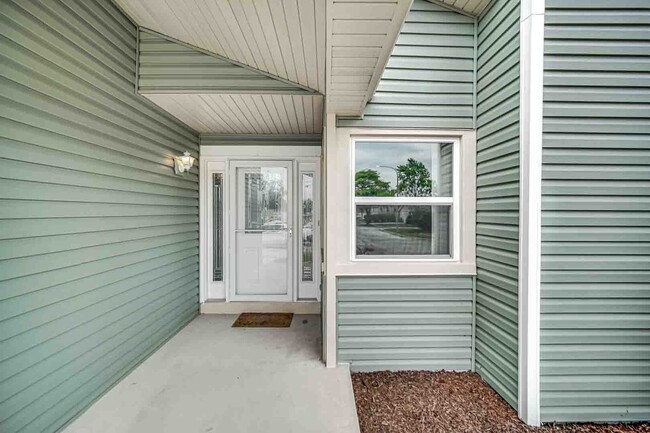 Building Photo - 9215 Fox Ct