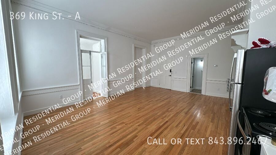 Primary Photo - Large Studio w/study on King St.