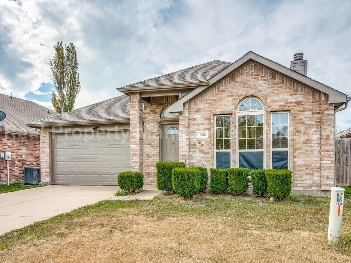 Foto principal - Stylishly Updated 3-Bedroom Home with Mode...