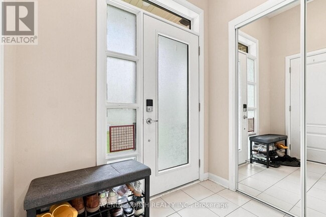 Building Photo - 83 Osler St