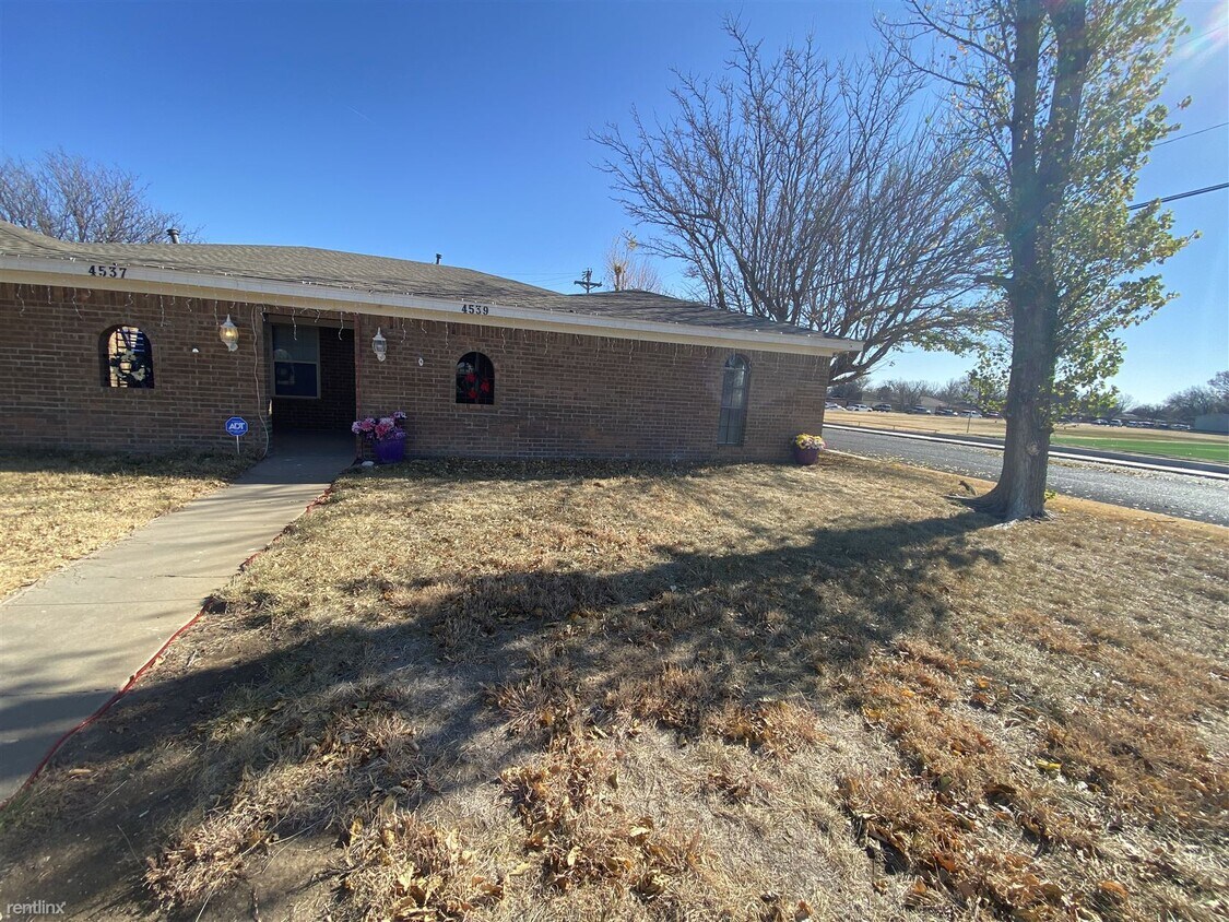 Primary Photo - 3 br, 2 bath Duplex - 4537 Yale Street 453...