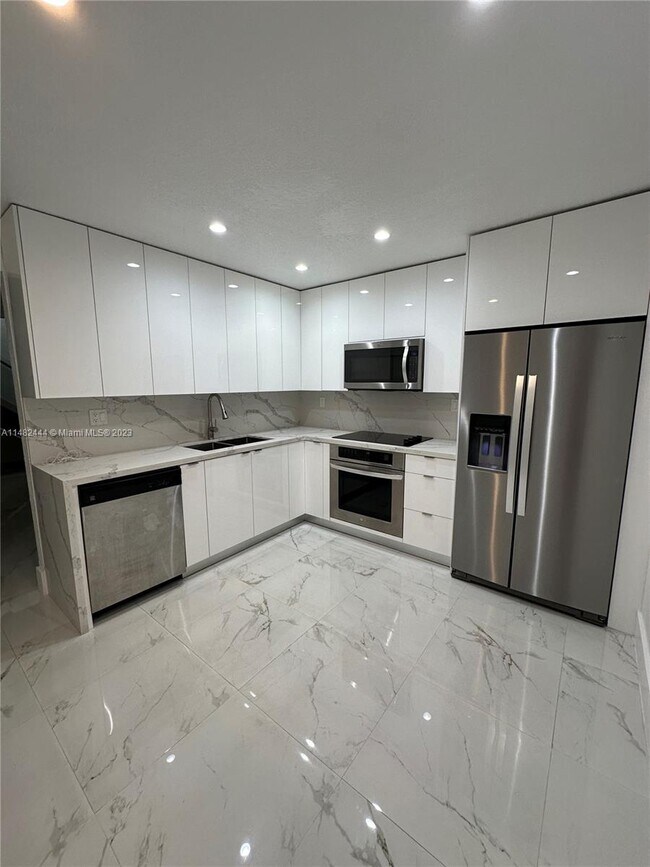 Foto del edificio - 9741 NW 6th Ln