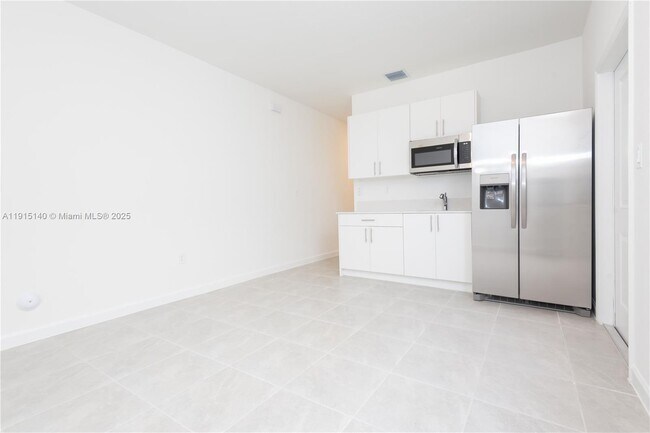 Foto del edificio - 2636 SE 8th Ct