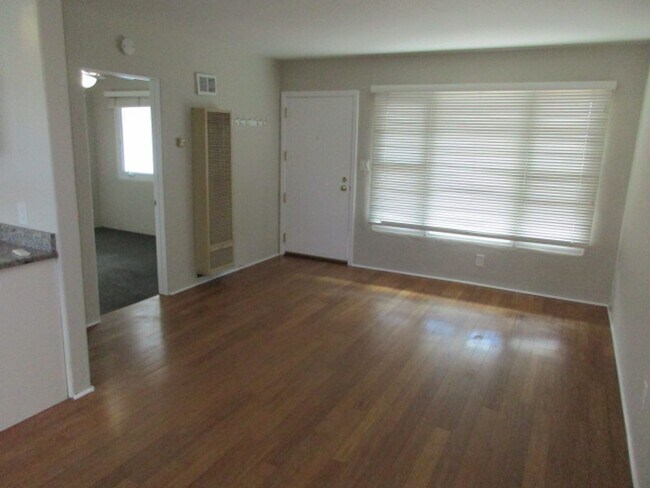 Building Photo - Point Loma Duplex - One Bedroom - Wood Flo...
