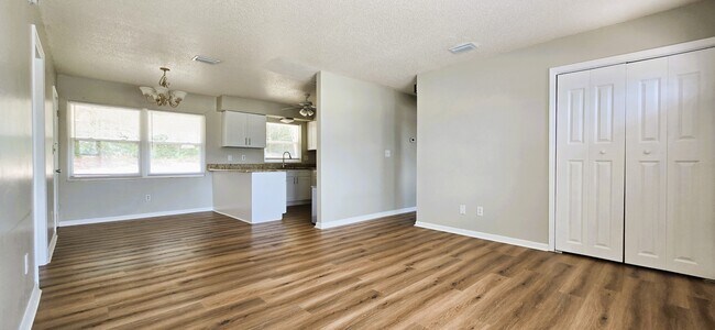 Foto del edificio - 1007 Highview Dr