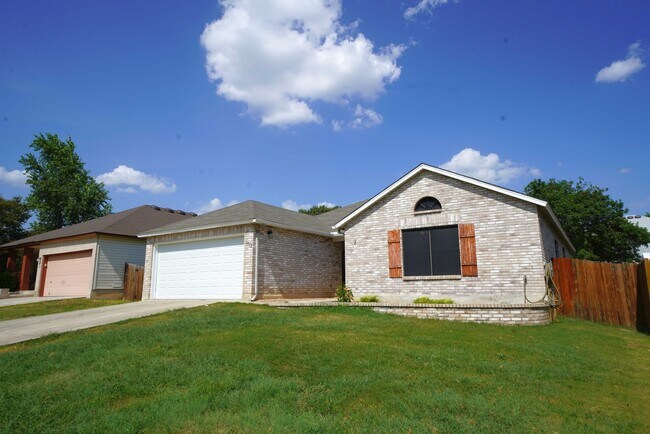 Foto del edificio - Updated Single Story in Schertz! Realtor Commission: $500