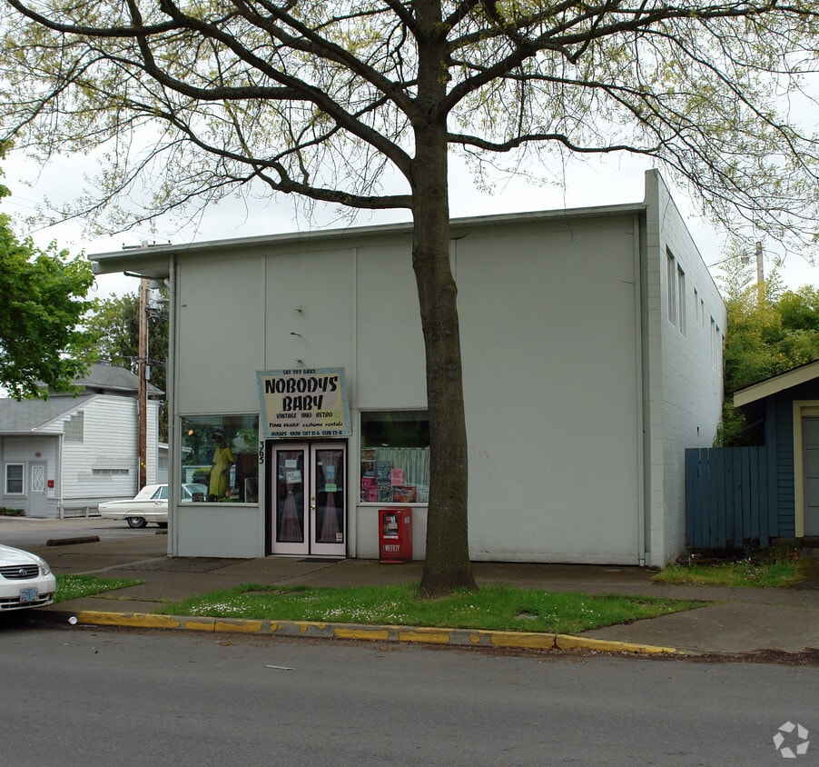Building Photo - 365 E 13th Ave