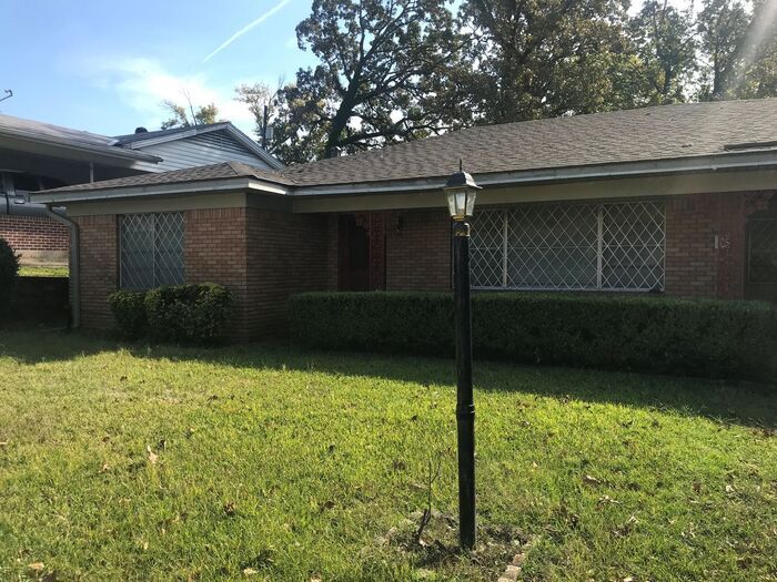 Primary Photo - **GREAT HOME IN COUNTRY CLUB HILLS**