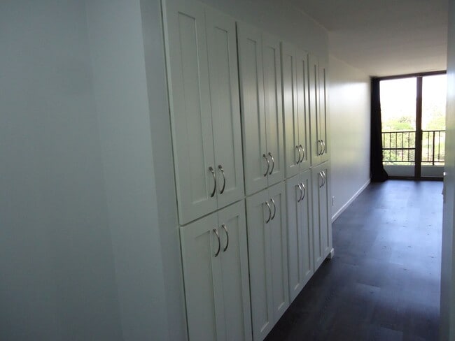Building Photo - Remodeled 1 Bedroom, 1 Bath, 1 Covered par...