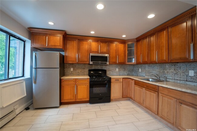 Building Photo - 92-29 55th Avenue Unit 3Fl