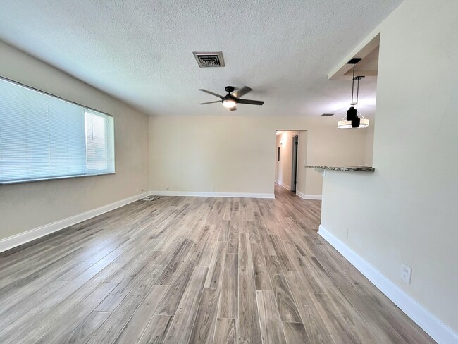 Building Photo - 3101 Albatross Rd