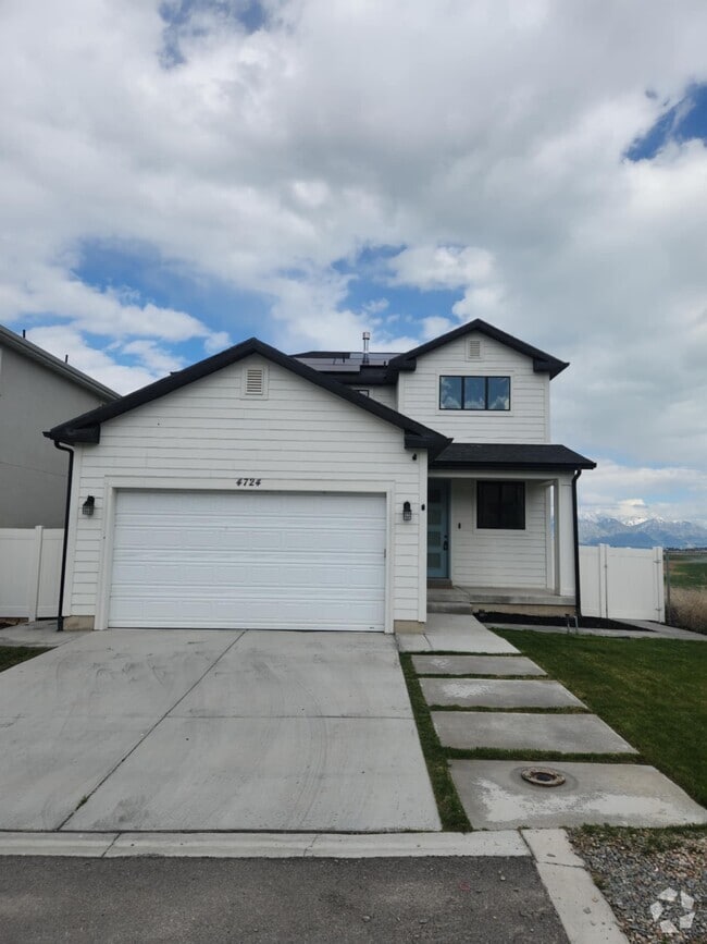 Building Photo - 4724 E Lk Cor Dr