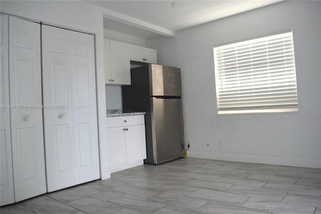 Building Photo - 5850 Sheridan St