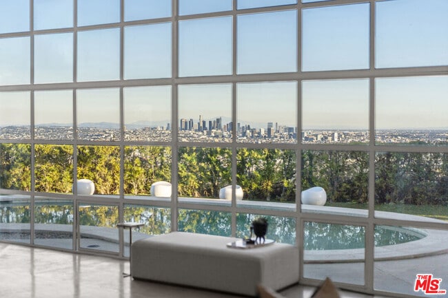 Building Photo - 1641 Woods Dr