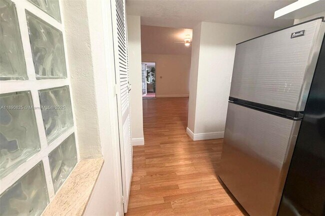 Foto del edificio - 1856 Opechee Dr