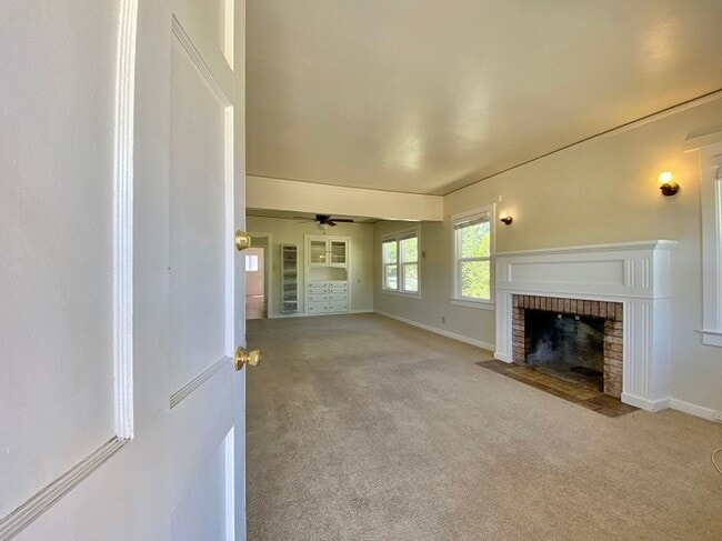 Building Photo - Spacious Country Property Near Silverado C...