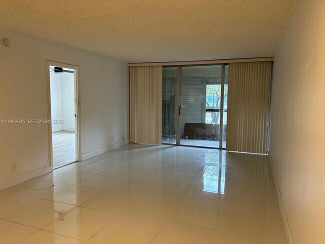 Foto del edificio - 3751 Environ Blvd