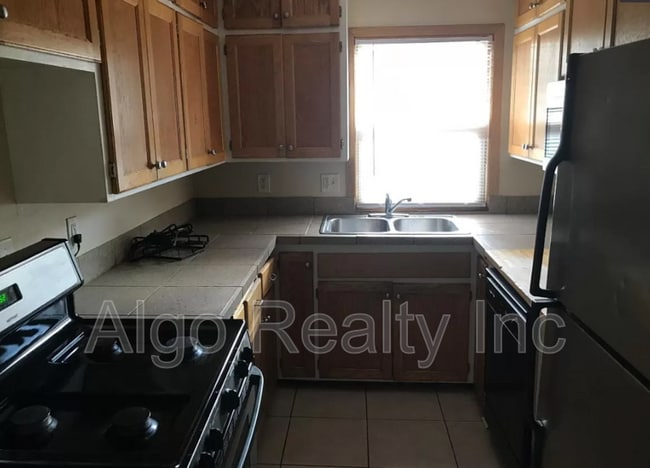 Building Photo - 2419 Plymouth Ave N