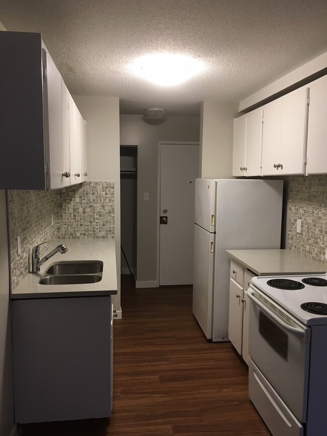 Building Photo - Darren Manor