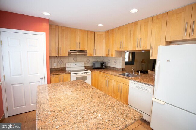 Foto del edificio - 1035 Pendleton Ct