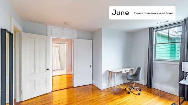 Building Photo - Private bedroom in 5 bed/2.5 bath Home