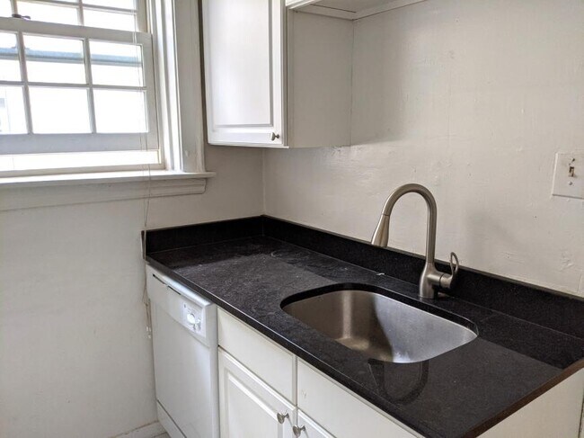 Foto del edificio - 2 bedroom in Evanston IL 60201