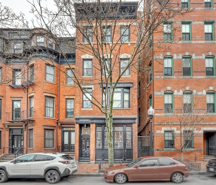 Primary Photo - 70 Clarendon St