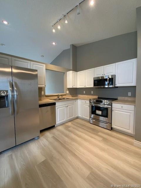 Building Photo - 15439 Watershore Ln