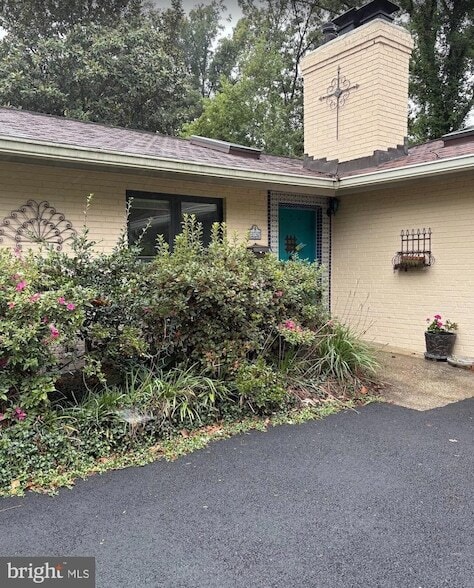 Primary Photo - 2313 N Tracy St