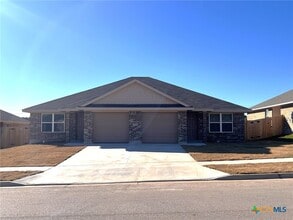 Building Photo - 1614 Risen Star Ln
