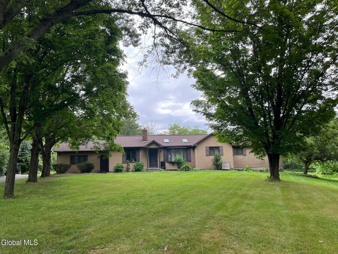 Foto principal - 656 Sacandaga Rd