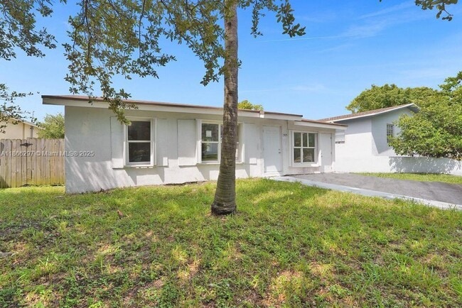 Building Photo - 3505 SW 12th Ct