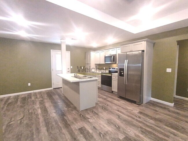 Foto del edificio - Modern 4Bed/2Bath house with fenced backyard and garage