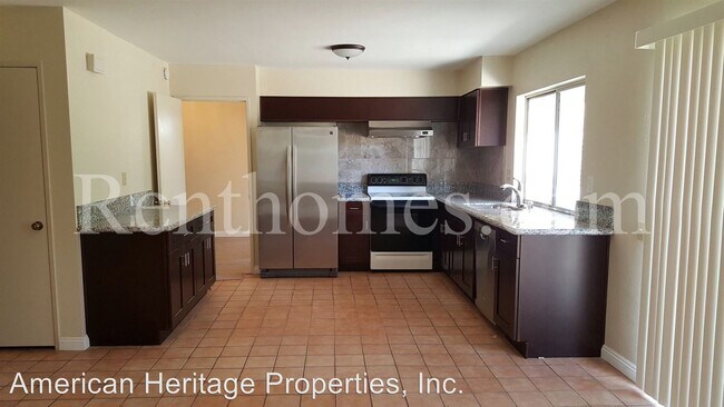 Foto del edificio - 6 br, 3 bath House - 11526 Almazon Street
