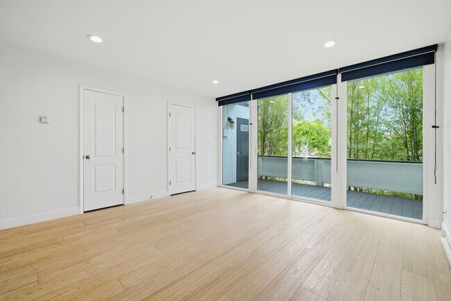 Foto del edificio - 4200 Shorecrest Ln