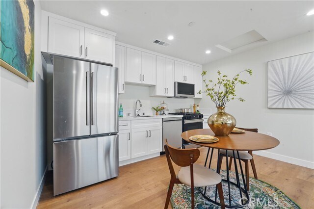 Foto del edificio - 8140 Vantage Ave