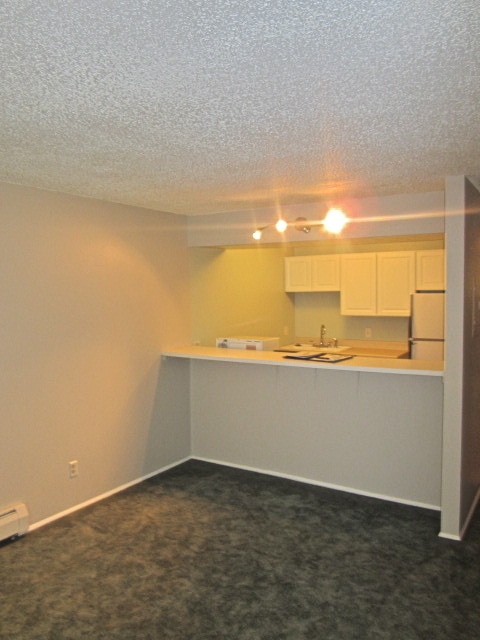 Photo - One Bedroom Apartment In Two Mile Creek.  Amazing Location!