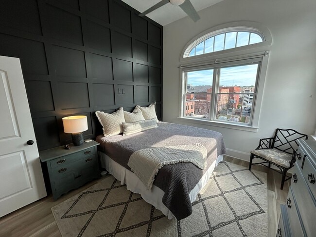 Building Photo - Beautifully Furnished 1/1 Apartment in Dow...