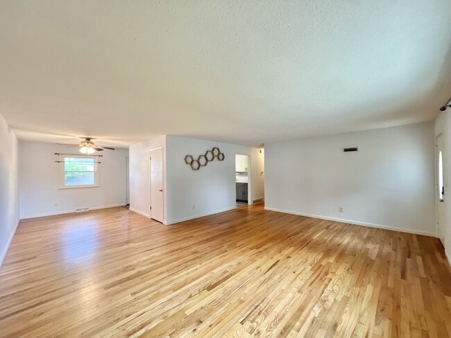 Building Photo - 2203 Frontier Rd