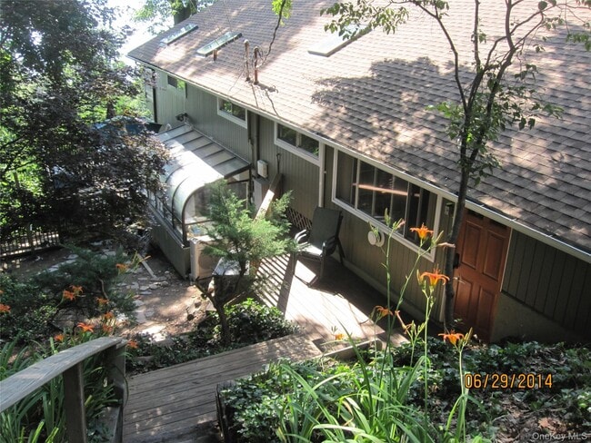 Building Photo - 909 US-9W