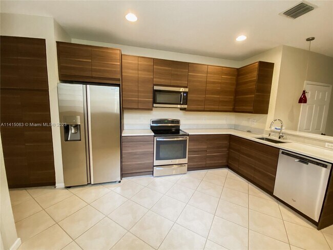 Building Photo - 4272 Vineyard Cir