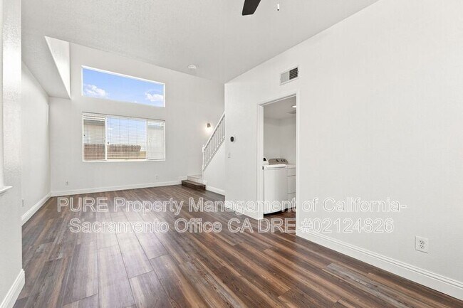 Foto del edificio - 8742 Weeping Birch Ln