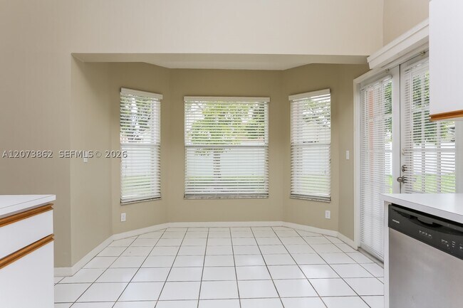 Building Photo - 576 NW 48th Ave