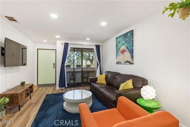 Foto del edificio - 2821 N Los Felices Rd