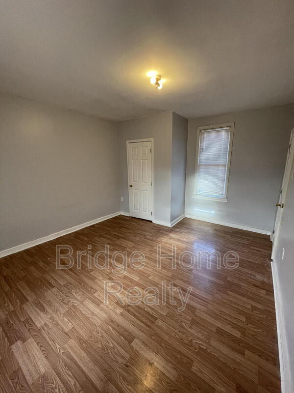 Foto del edificio - 456 Woodlane Ave